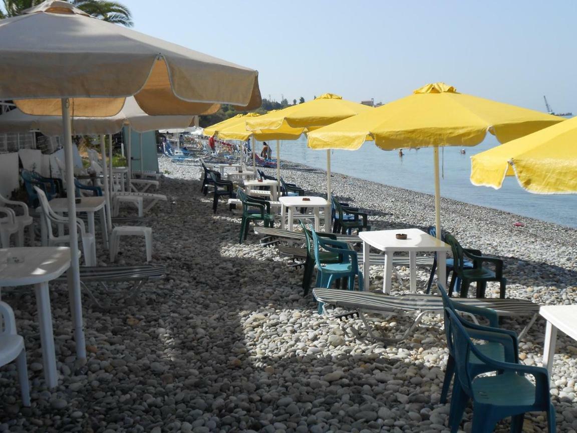 Horizon Aktaion Aparthotel Kalamata Bagian luar foto