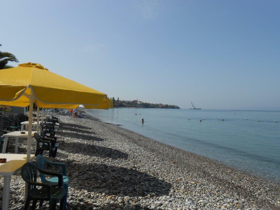 Horizon Aktaion Aparthotel Kalamata Bagian luar foto