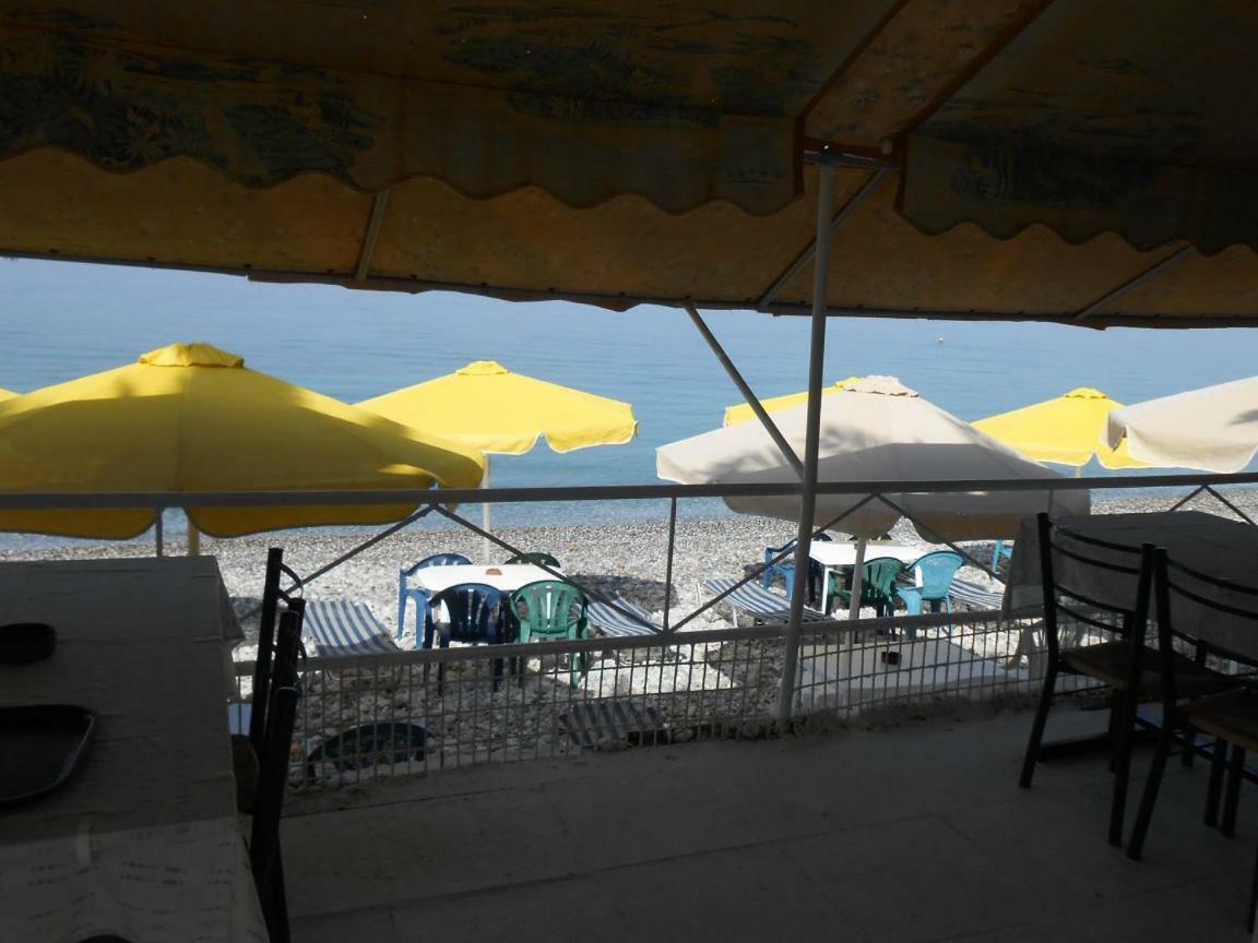 Horizon Aktaion Aparthotel Kalamata Bagian luar foto
